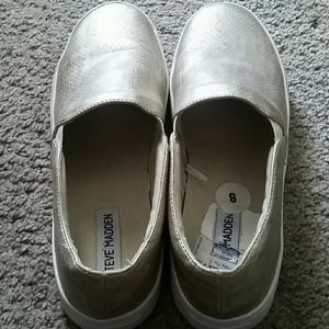 Steve Madden slip on shoe